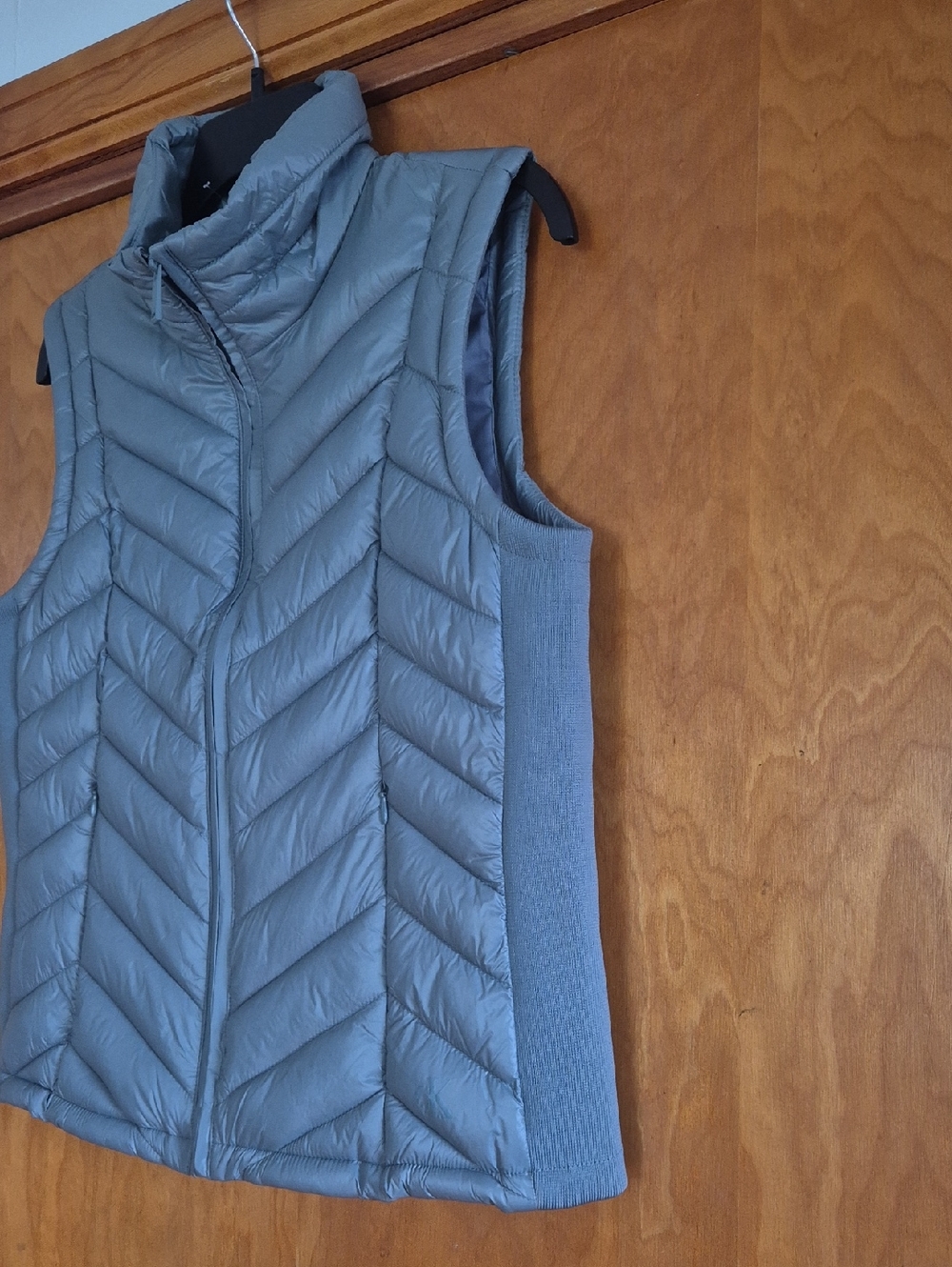 Calvin Klein Women's Autumn Green Quilted Puffer Vest, size M - Picture 5 of 13